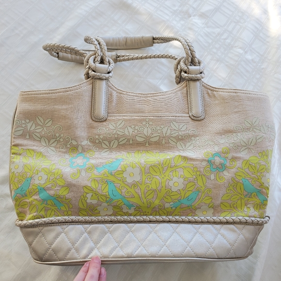 Vera Bradley retired Resort tote sitting in a tree - Picture 5 of 8